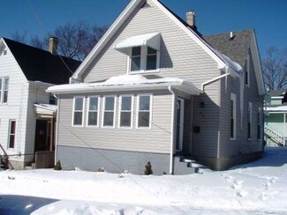 34 Daniels Ave, Elgin, IL 60120