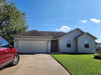 328 W Summit St, Aurora, MO 65605