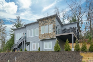 33 N Course Dr, Etowah, NC 28729