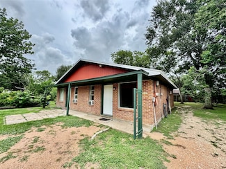 116 W Davitt St Unit 4, Eagle Lake, TX 77434