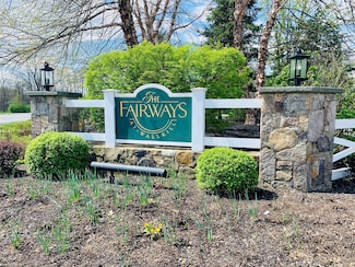3 Country Club Dr, Middletown, NY 10940