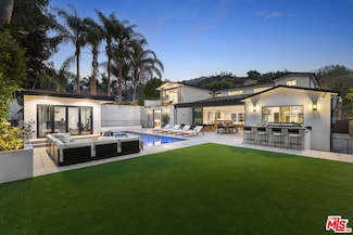 1949 Coldwater Canyon Dr, Beverly Hills, CA 90210