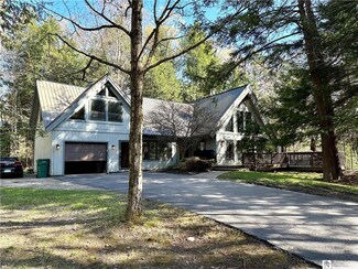 33 Woodstock Rd, Glenwood, NY 14069