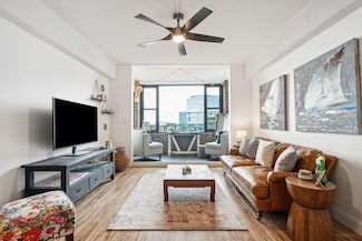 14 Lockwood Dr Unit 8I, Charleston, SC 29401