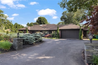 788 Namquid Dr, Warwick, RI 02888