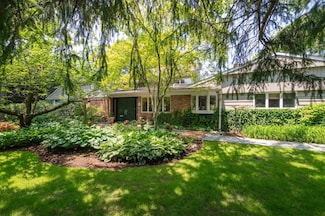 14 Old Farm Rd, Great Neck, NY 11020