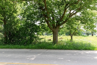 630 Green Bay Rd, Mequon, WI 53092