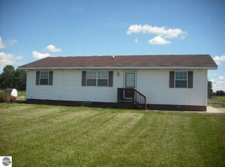 1213 S Luce Rd, Ithaca, MI 48847