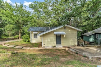 211 Lakeshore Cir, Adamsville, AL 35005
