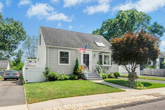 18 Eastern Pkwy, Milford, CT 06460