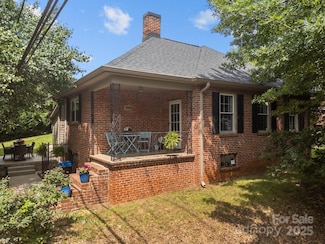 2 Enka Orchard St, Candler, NC 28715