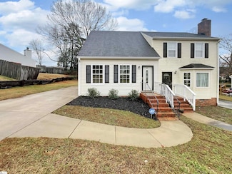 4 Sweetbriar Ln, Spartanburg, SC 29301