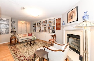 6704 W Friendly Ave Unit 4F, Greensboro, NC 27410