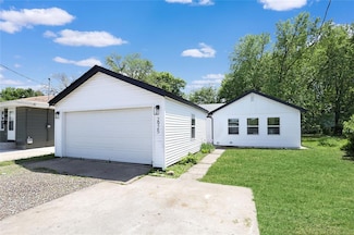 2925 Walker St, Des Moines, IA 50317