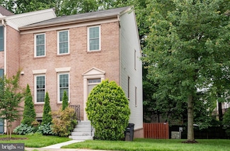 12330 Fox Lake Ct, Fairfax, VA 22033