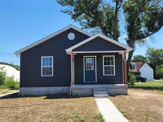 102 N Columbus St, Pacific, MO 63069