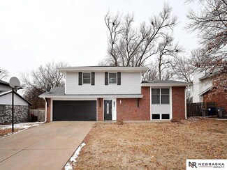 1121 Cobblestone Dr, Lincoln, NE 68510