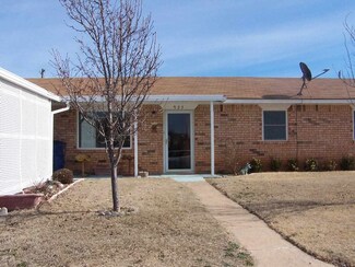 925 S Dunlap St, Hennessey, OK 73742