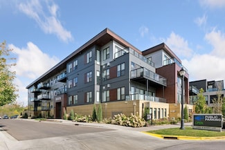 253 Lake St E Unit 204, Wayzata, MN 55391