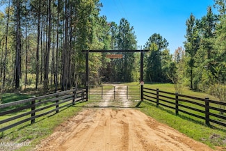 274 Game Reserve Rd, Columbia, MS 39429