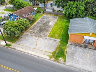 213 E Texas Ave E, Baytown, TX 77520