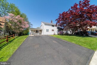 7 Inbrook Rd, Levittown, PA 19057