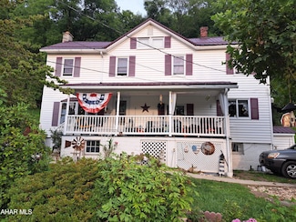 156 Oak St, Claysburg, PA 16625