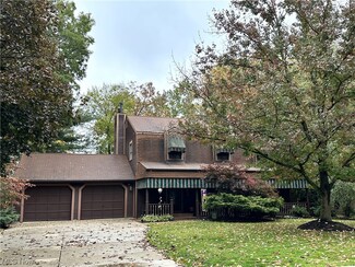 300 S Colonial Dr, Cortland, OH 44410
