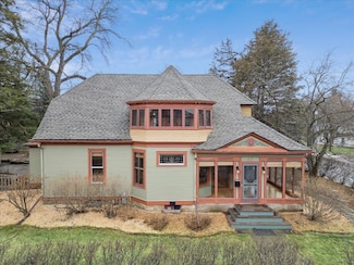 917 Pine St W, Stillwater, MN 55082