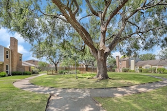 11812 Southlake Dr, Houston, TX 77077