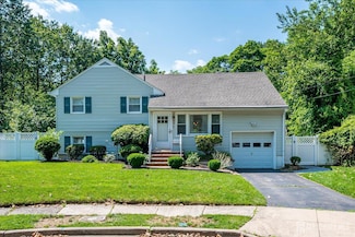 24 Turner Ct, Metuchen, NJ 08840