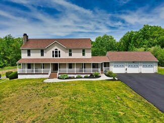 170 Saxony Ave, Tiverton, RI 02878