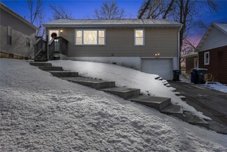 1225 20th Ave SW, Cedar Rapids, IA 52404