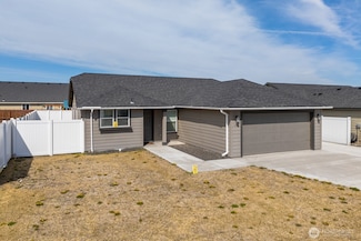 4256 W Wood Ct, Moses Lake, WA 98837
