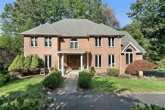 325 Lakewood Dr, Butler, PA 16001