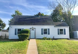 52 Corncrib Ln, Levittown, NY 11756