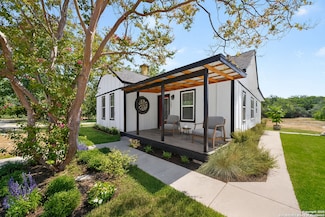 1203 Avenue J, Hondo, TX 78861