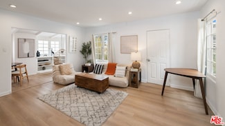 239 S Doheny Dr, Beverly Hills, CA 90211