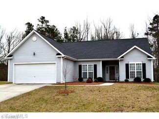 1212 Hampton Park Dr, High Point, NC 27265