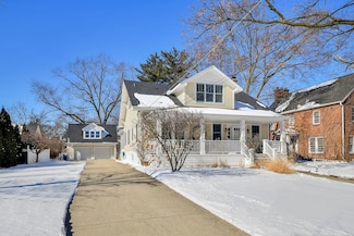 916 N Wheaton Ave, Wheaton, IL 60187