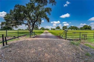 9517 Bauer Rd, Fayetteville, TX 78940