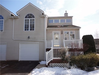 4 Queen Annes Ct, West Warwick, RI 02893