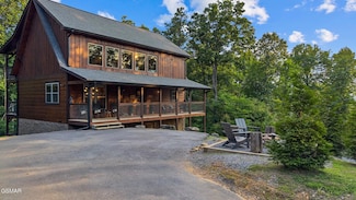 834 Pine Top Ln, Gatlinburg, TN 37738
