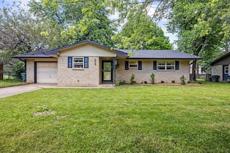 958 W Bel Air Dr, Fayetteville, AR 72703