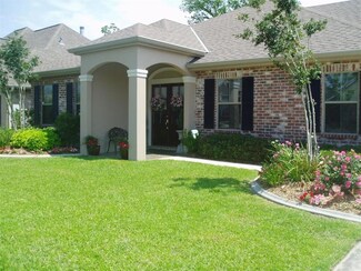 308 Riverwood Dr, Saint Rose, LA 70087