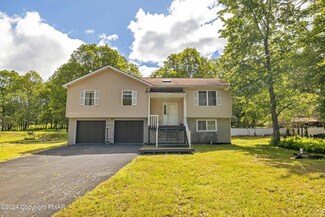 135 Gap View Cir, Bushkill, PA 18324