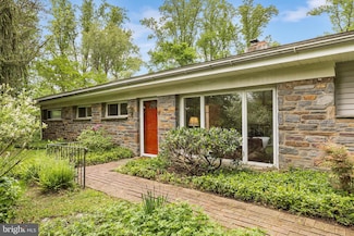 414 Sharon Dr, Wayne, PA 19087