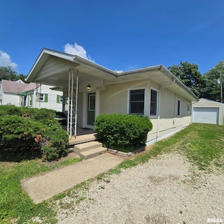 2033 W Forrest Hill Ave, Peoria, IL 61604