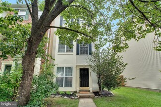 2442 Old Farmhouse Ct, Herndon, VA 20171