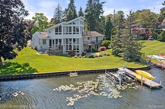 4614 Claudia Dr, Waterford, MI 48328